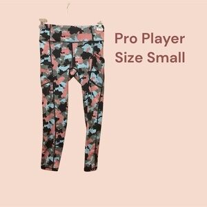 NWOT PRO PLAYER WOMENS CAPRIS ATHLETIC PANTS SIZE SMALL